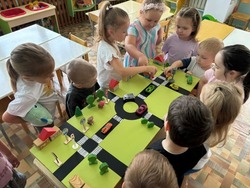 Нас встречает Светофор